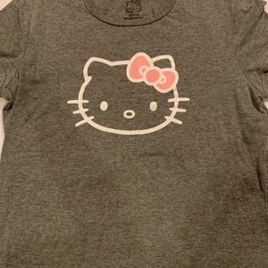 hello kitty grey t shirt! 🙂💕🍓💌⭐️💟💐
